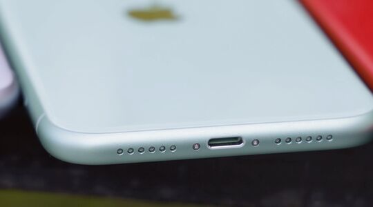 4 manieren om de lightning poort van je iPhone schoon te maken