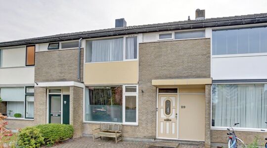 Dit extreem rommelige studentenhuis in Groningen staat te koop op Funda