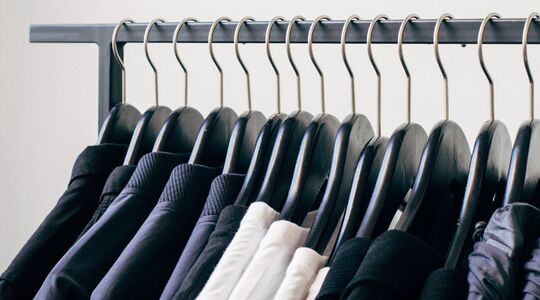 waarom nieuwe kleding wassen na aankoop