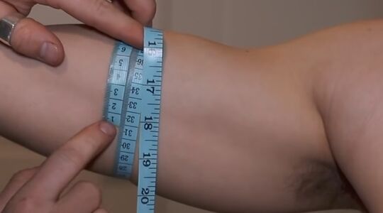 elke dag 100 bicep curls effect goed spiergroei