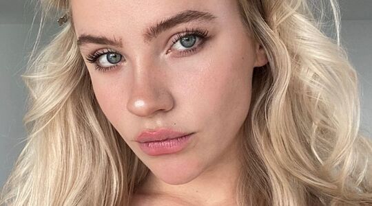 juultie tieleman instagram sneeuw vakantie badpak