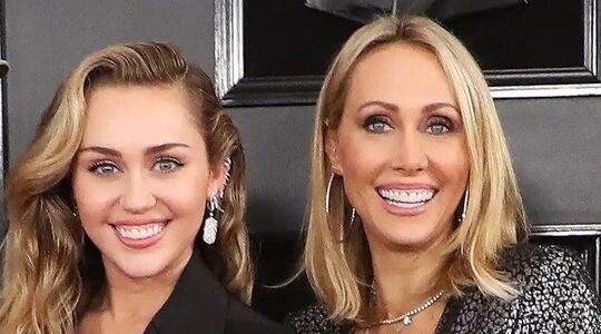 Dit is Tish Cyrus, de bloedmooie moeder van zangeres Miley Cyrus