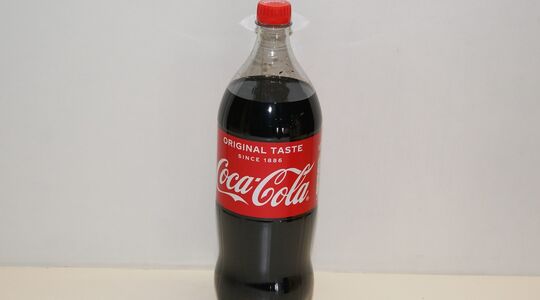 truc prik koolzuur langer in fles frisdrank cola