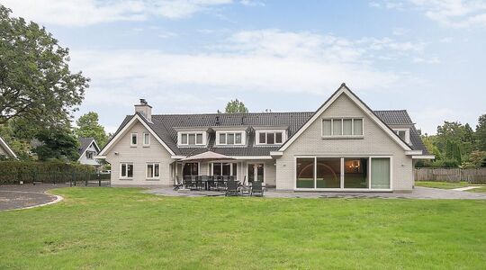 funda villa lelijk grijs