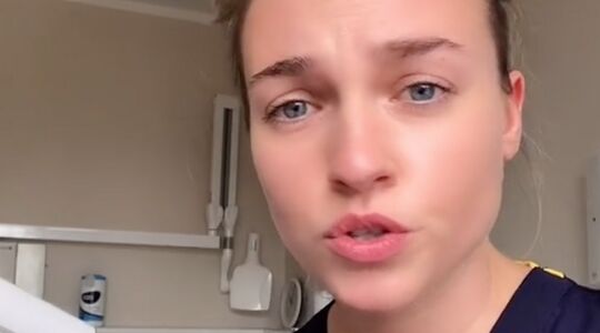 waarom niet spoelen geen mondwater na tandenpoetsen