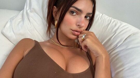 emily ratajkowski bikini brazilie instagram