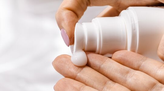 hoe zonnebrand opsmeren dagcreme fout
