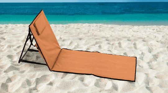De ALDI verkoopt dé must-have van de zomer: een chille opvouwbare strandmat