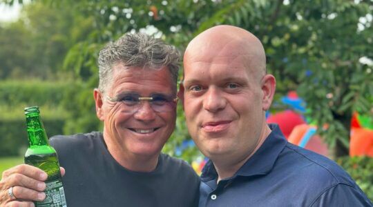 Michael van Gerwen en Wolter Kroes