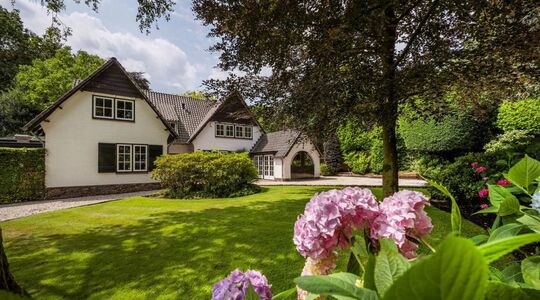 Paul de Leeuw villa te koop