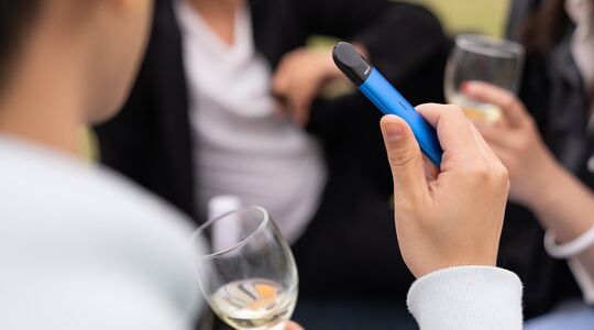 Illustratie voor: Hoeveel goedkoper is vapen dan het roken van normale sigaretten?