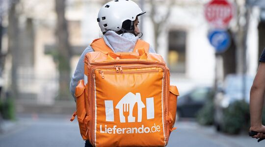 salaris bezorger thuisbezorgd uber eats