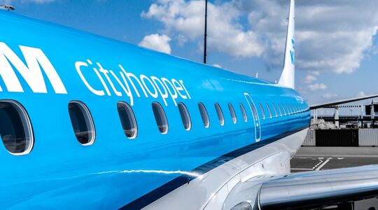 salaris stewardess klm ryanair tui