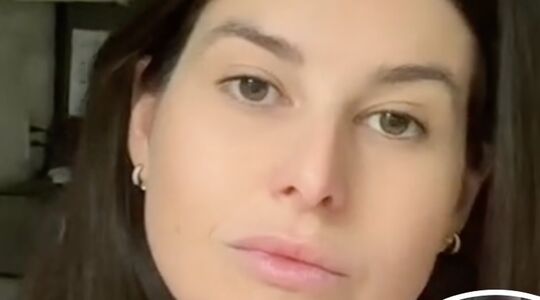 vrouw stopt met opruimen huis rotzooi tiktok video