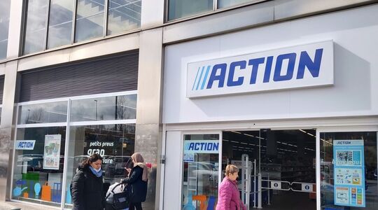action verkoopt masker feestartikelen