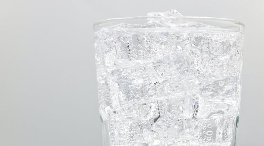 bruiswater gezond plat water