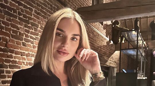 Illustratie voor: Gaby Blaaser teast Instagram-volgers met een filmpje in een héél gewaagd pakje