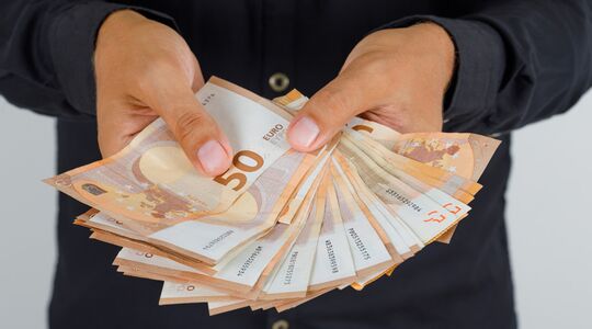 loterij-winnaar-haalt-geld-nite-op-wat-gebeurt-er-met-het-geld.jpg