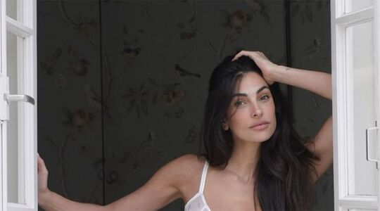Anna Nooshin lingerie foto