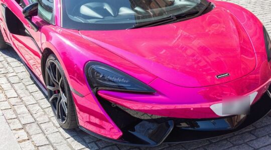 McLaren-geparkeerd-bij-hotel-londen-940x427-c