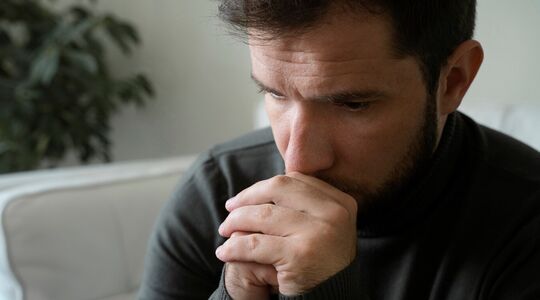 op welke leeftijd minst gelukkig leven