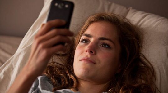 Hannah Hoekstra in 'App' (2013), een film over online daten