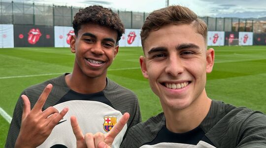 hoeveel salaris verdient lamine yamal barcelona