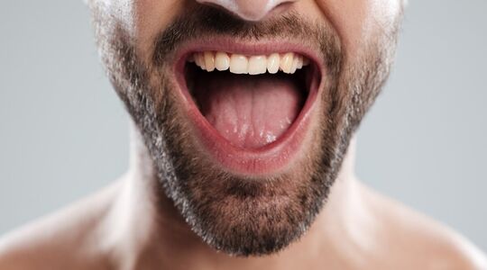 slechte adem in de ochtend