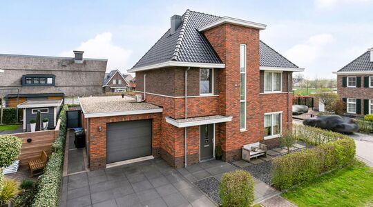 Illustratie voor: Kersverse PSV’er Rick Karsdorp zet villa in Schoonhoven te koop