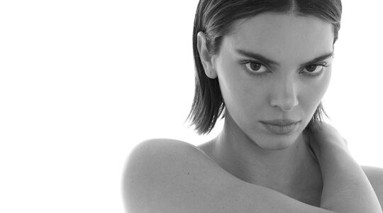 tyopless kendall jenner