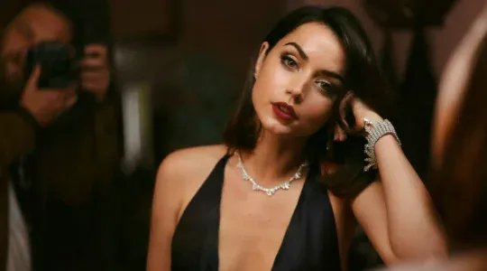 Ana de Armas, een van de Bond Girls
