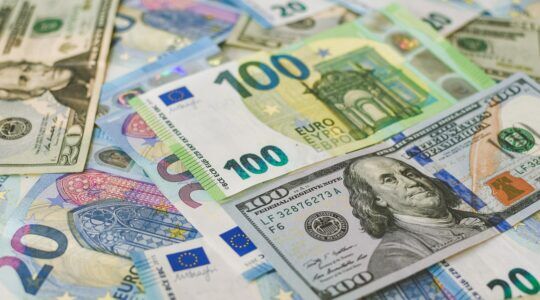 Cashgeld. De loonkloof moet worden gedicht door verbeterde loontransparantie.