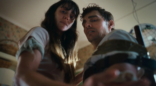 Een shot uit Together, met Alison Brie en Dave Franco, wat misschien plagiaat blijkt te zijn