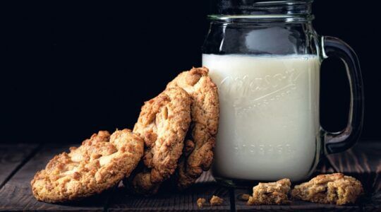 Een glas melk, iets wat winderigheid veroorzaakt