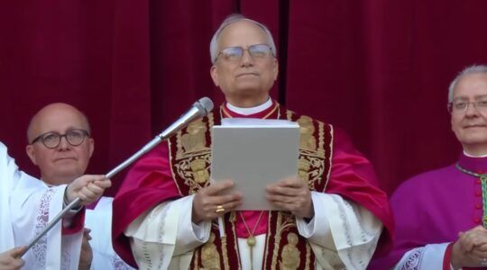 De nieuwe Paus (LEO XIV) die een speech geeft