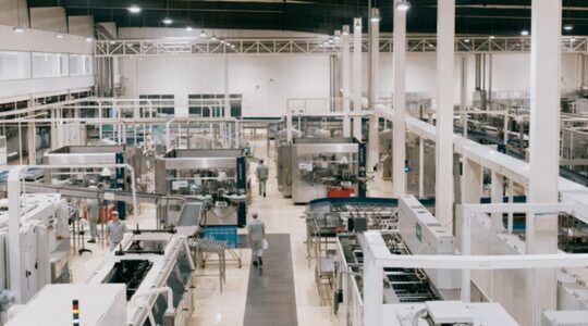 Illustratie voor: Is kunstmatige intelligentie de toekomst? Rotterdam opent mogelijk een AI-fabriek t.w.v. € 20 miljard
