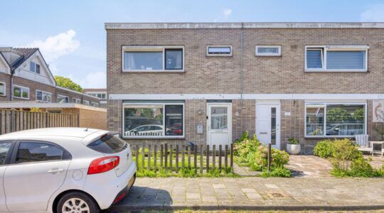 Het huis op Funda dat een enorme puinhoop is.