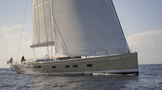 Buitenaanzicht van de Swan 108, jacht van Tom Cruise.