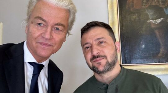 Een selfie van Geert Wilders, de politicus met een hoog salaris en vermogen