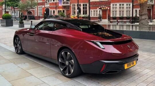 De achterzijde van de duurste Rolls-Royce ter wereld.