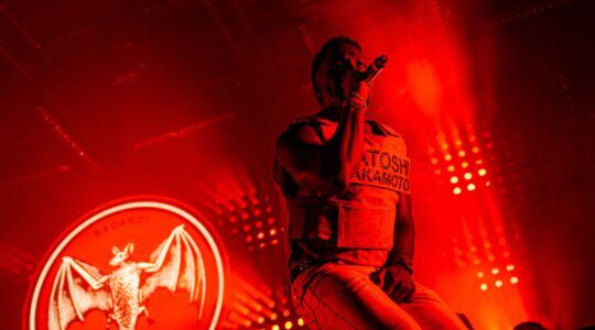 Frenna op het podium van de CASA BACARDÍ op 7Fest