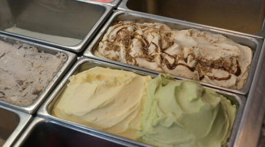 Bakken met schepijs.