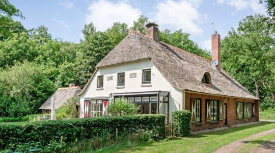 De woonboerderij die over een dure erfpacht beschikt.