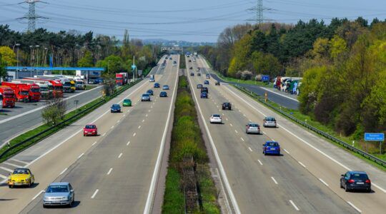 Een snelweg waarop je een boete kun rijden middels een verkeersovertreding.