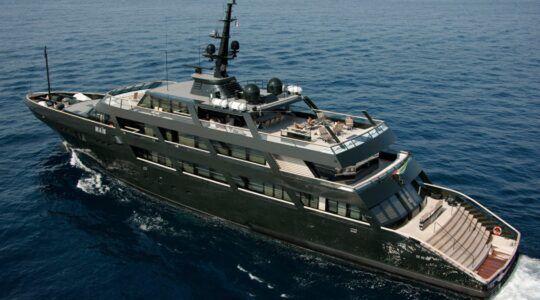 Het superjacht Giorgio Armani.