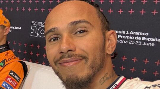 Lewis Hamilton selfie