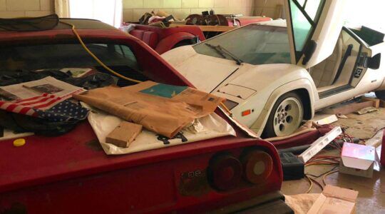 Reddit gebruiker eriegin vindt oude supercars in garage grootmoeder