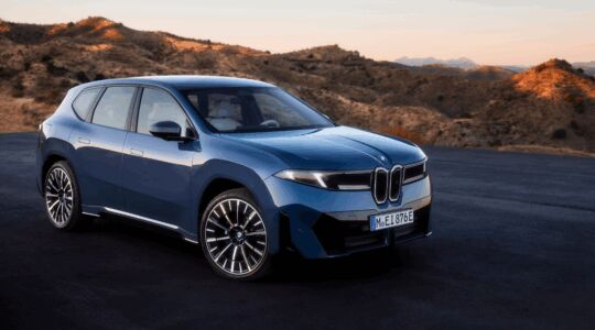 Nieuwe BMW IX3 waarvan de afbeelding afkomstig is van de BMW Group