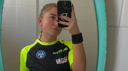 Knappe grensrechter Diana Di Meo