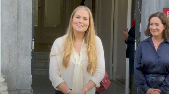 Prinses Amalia met haar horloge